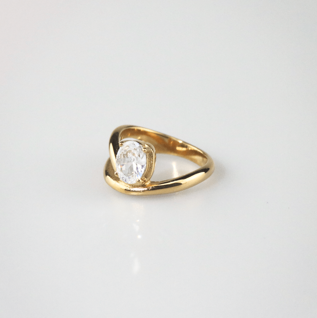 Solitaire Unite Curve Ring