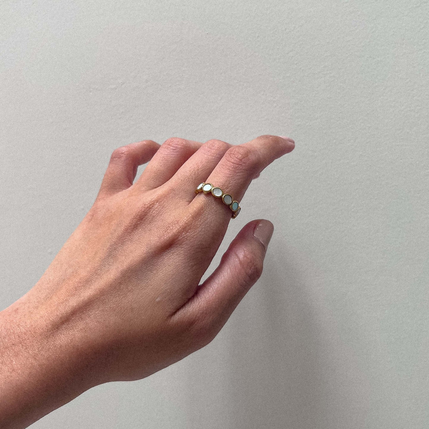 Mother of Pearl-Eternity-Ring