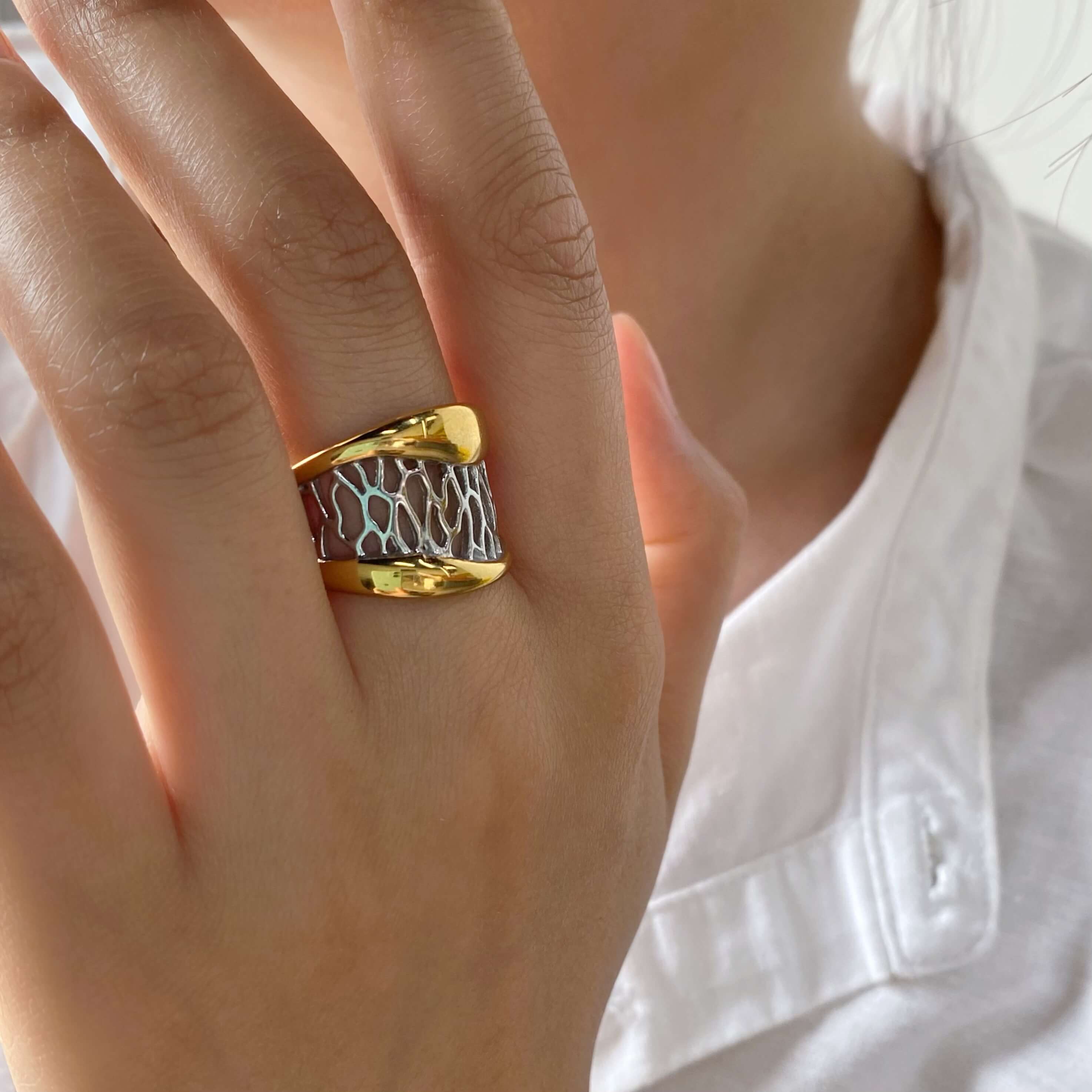 Meideya Waterproof Two Tone Mesh Ring, 18k gold-plated stainless steel