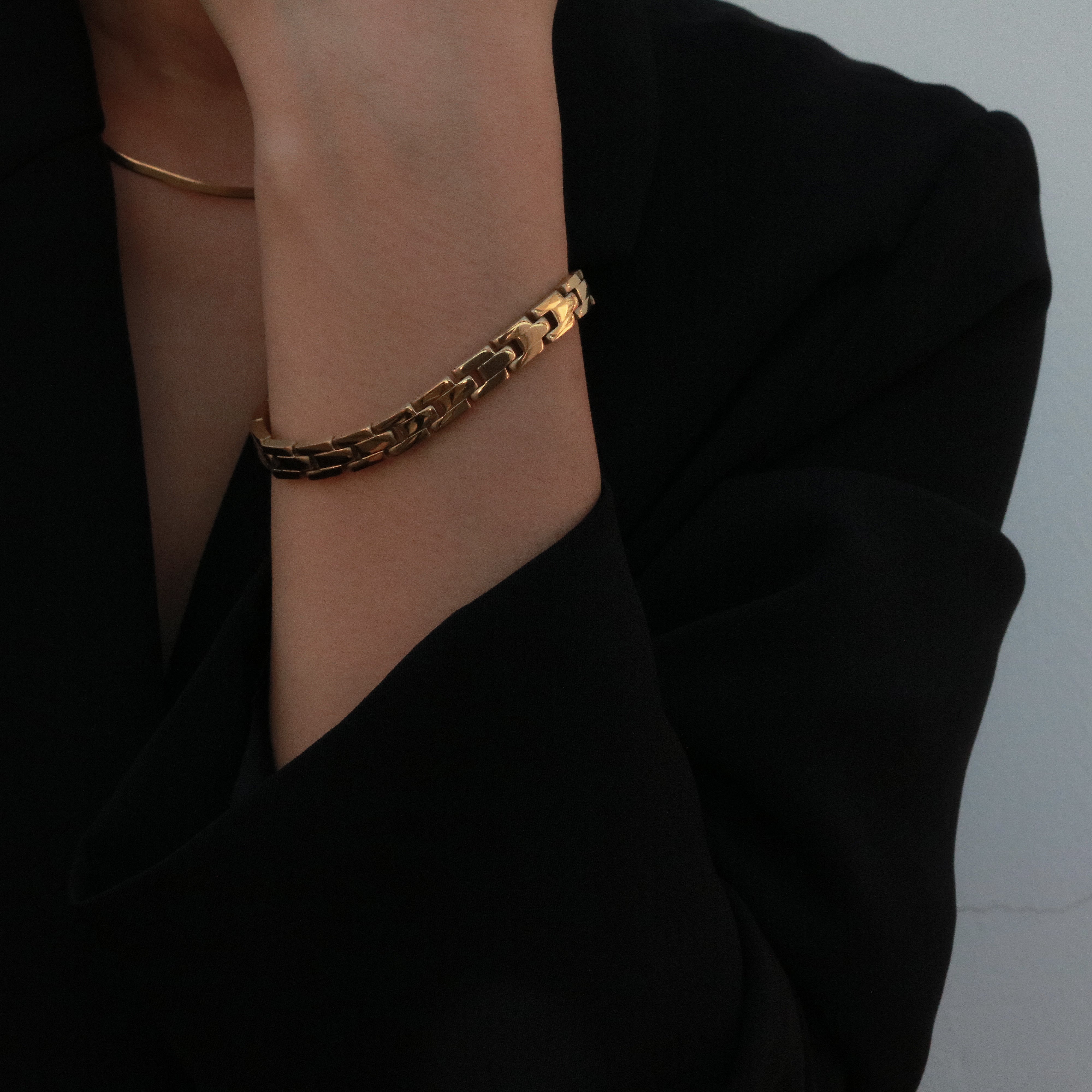 Stylr Aleah watch band bracelet in 18k gold-plated 316L surgical stainless steel