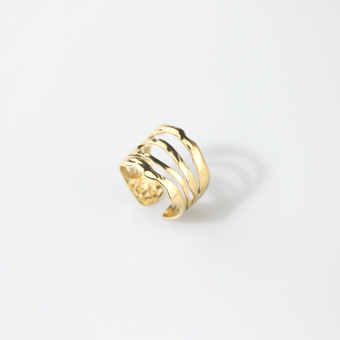 gold ring hammered