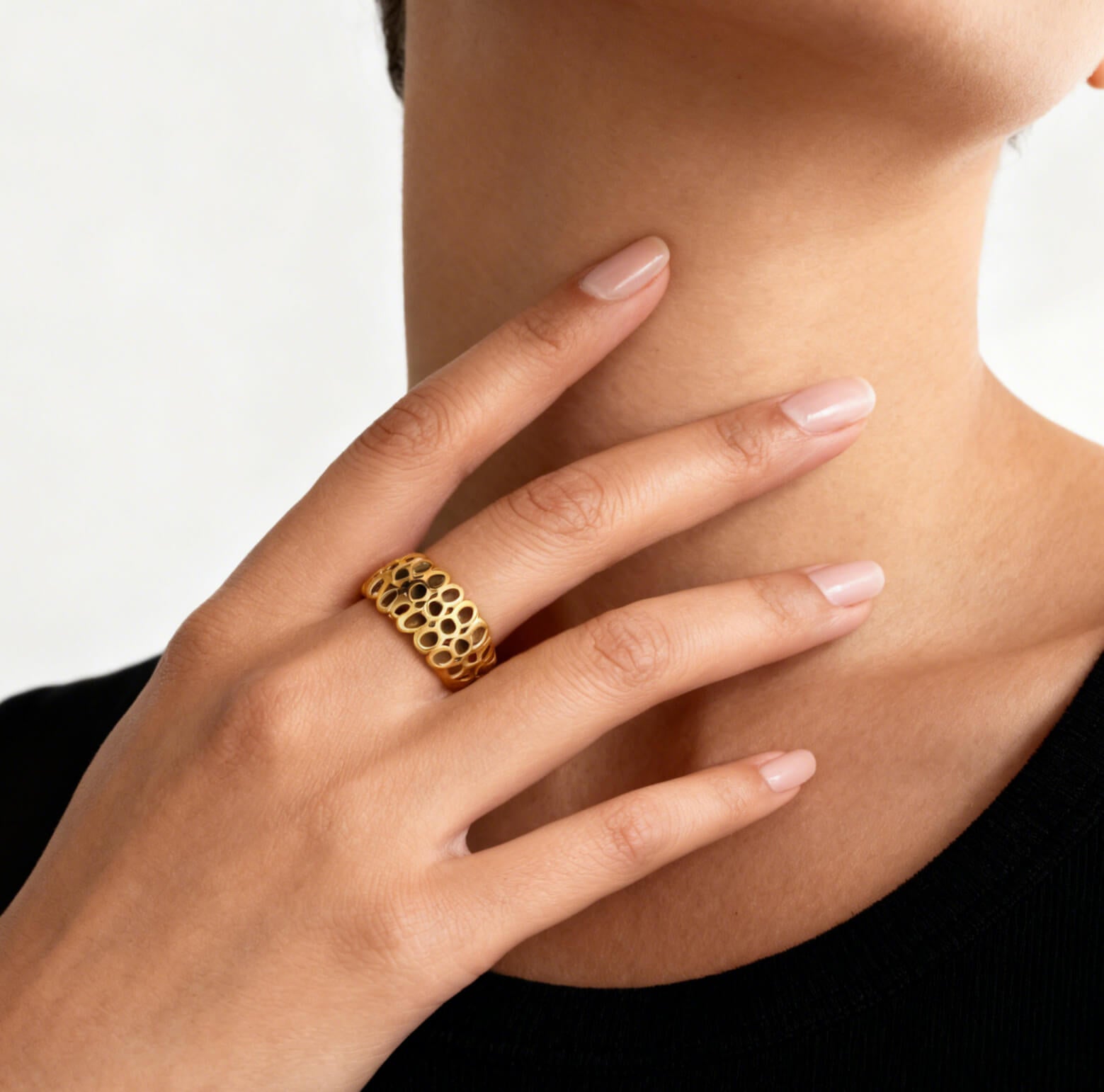 Meideya Waterproof Honeycomb Band Ring, 18k gold-plated stainless steel