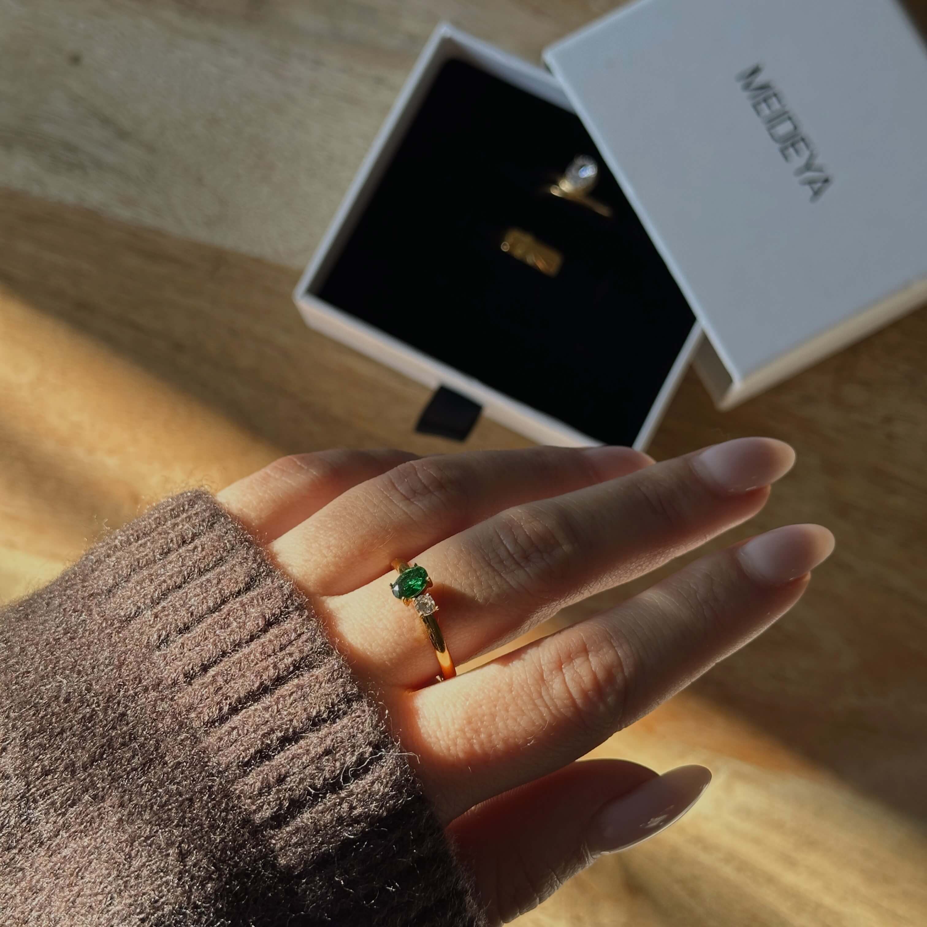 Meideya Waterproof Tarnish-Free Emerald Sparkle Ring, 18k gold-plated stainless steel