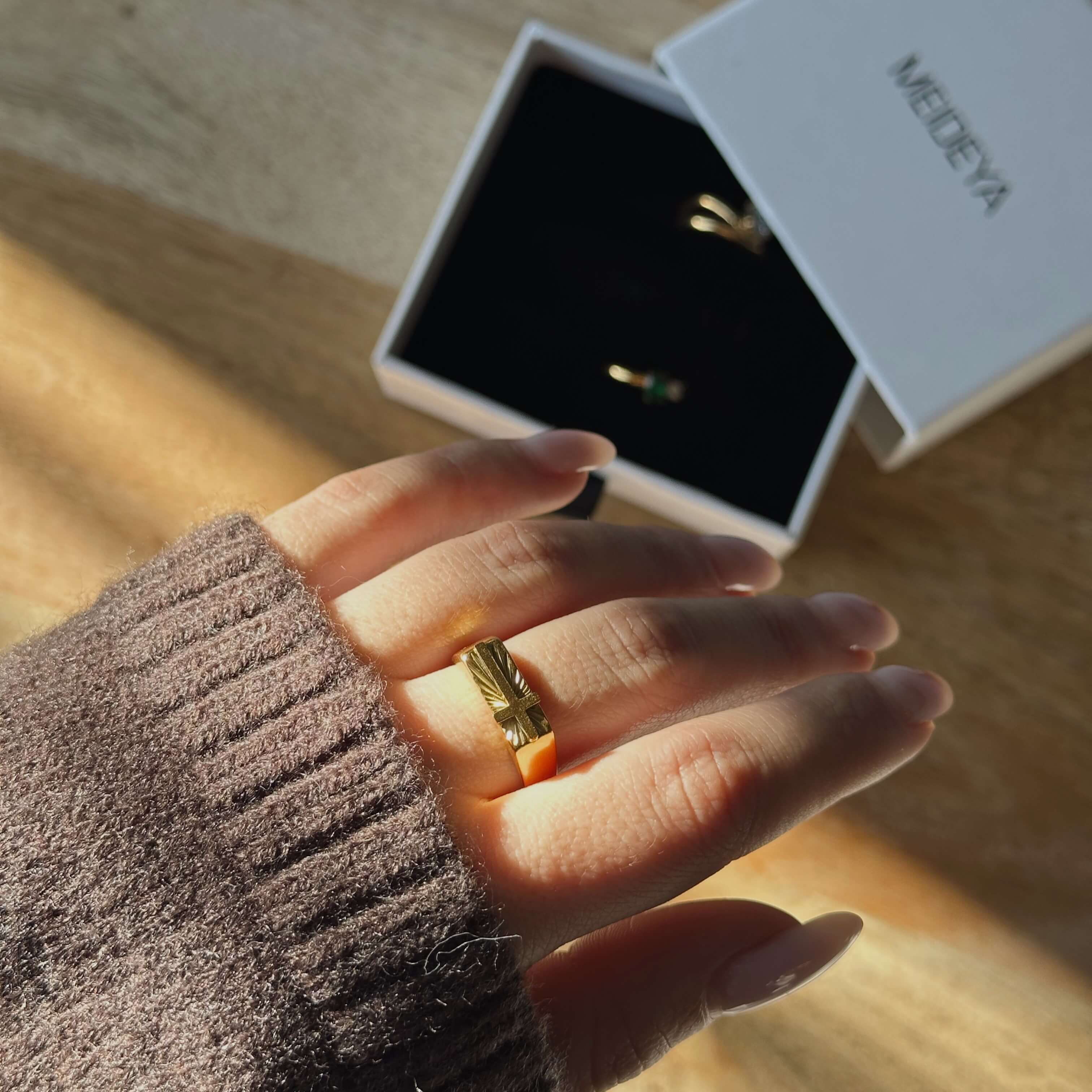 Meideya Divine Cross Ring, waterproof 18k gold-plated stainless steel
