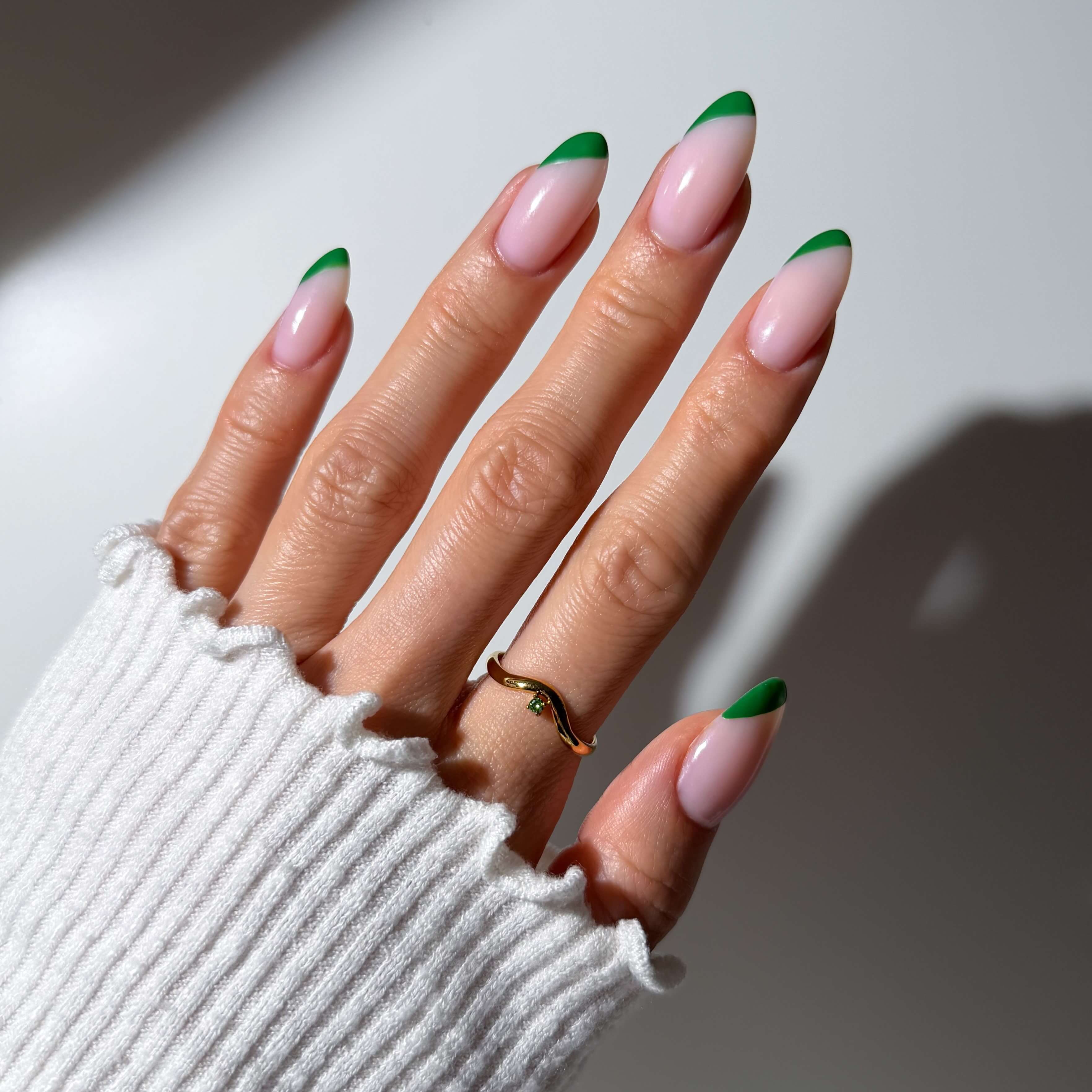 Meideya Emerald Dot Wave Ring, waterproof 18k gold-plated stainless steel