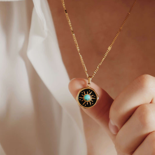 Turquoise Meaning, Symbolism & Who It Suits