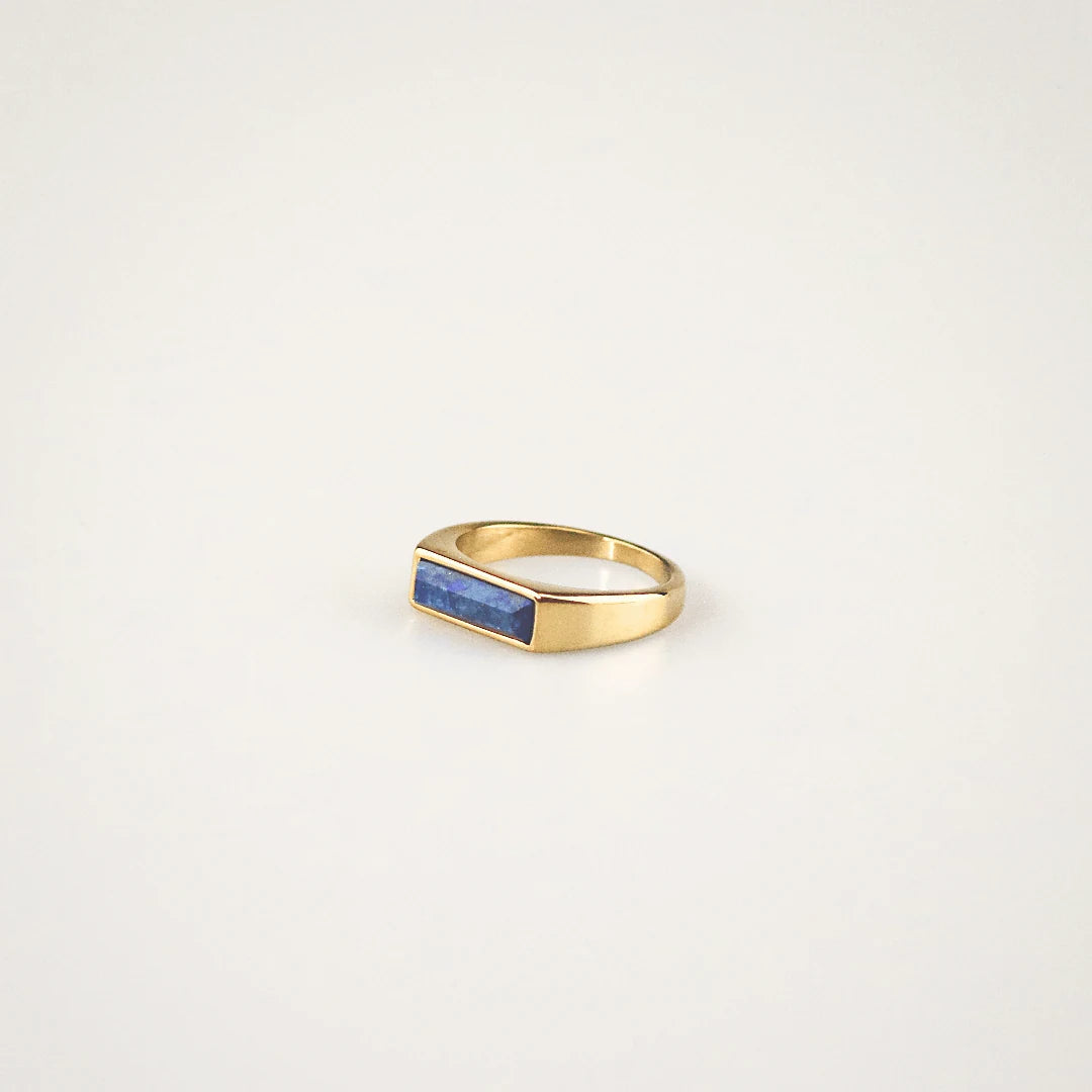 Lapis Lazuli Meaning, Symbolism & Who It Suits