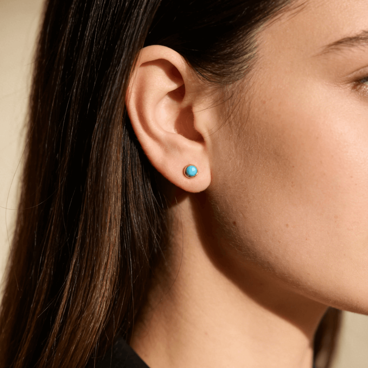 Blue Agate Stud Earrings for Women in Hypoallergenic 316L, 18k gold-plated