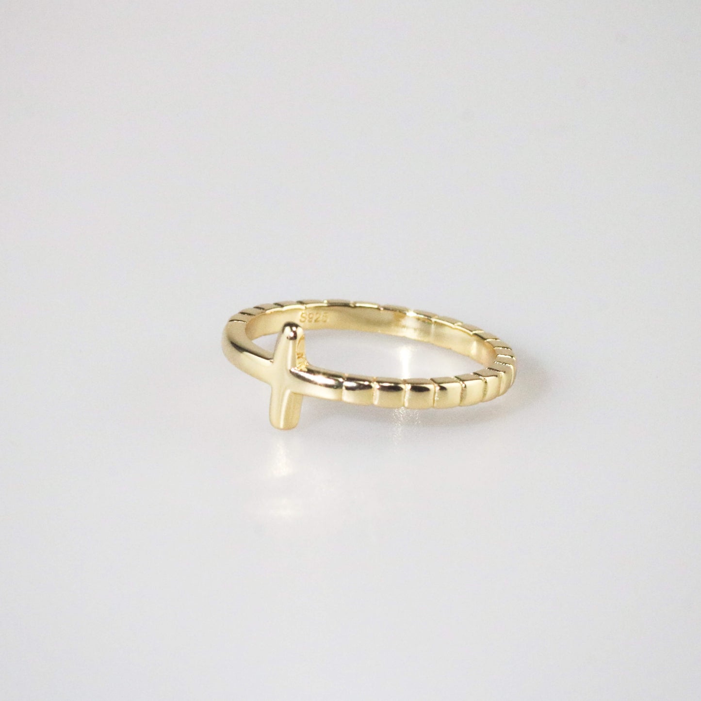 Cara Cross Ring