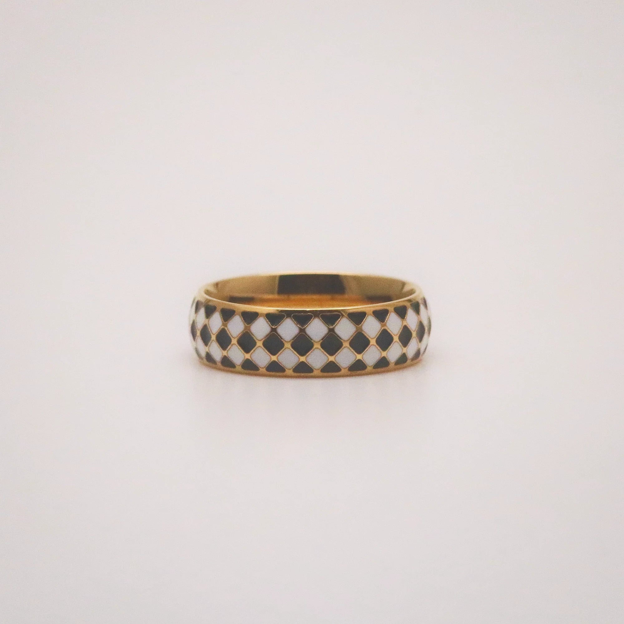 Checkered band ring