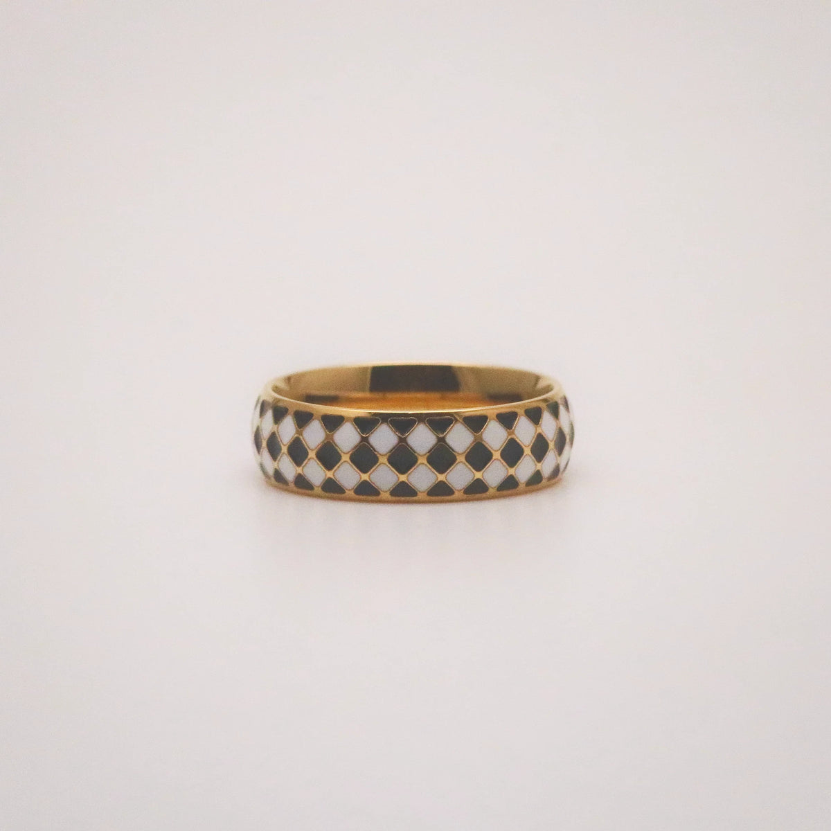 Checkered band ring