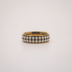 Checkered band ring