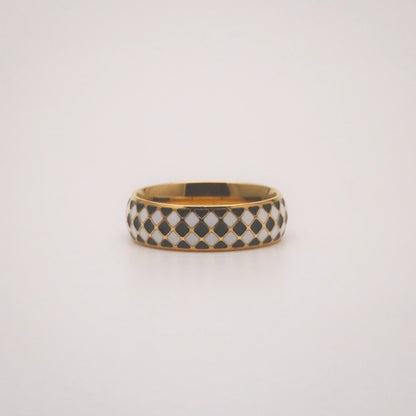 Checkered band ring