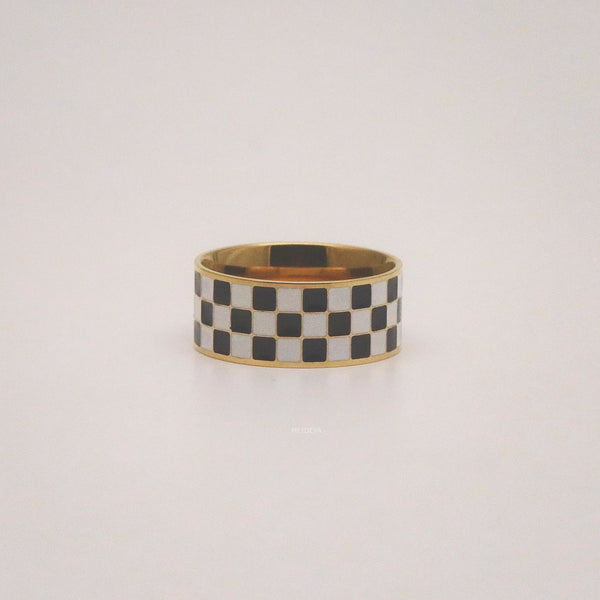 Checkboard Band Ring – 18k Gold Plated Stainless Steel