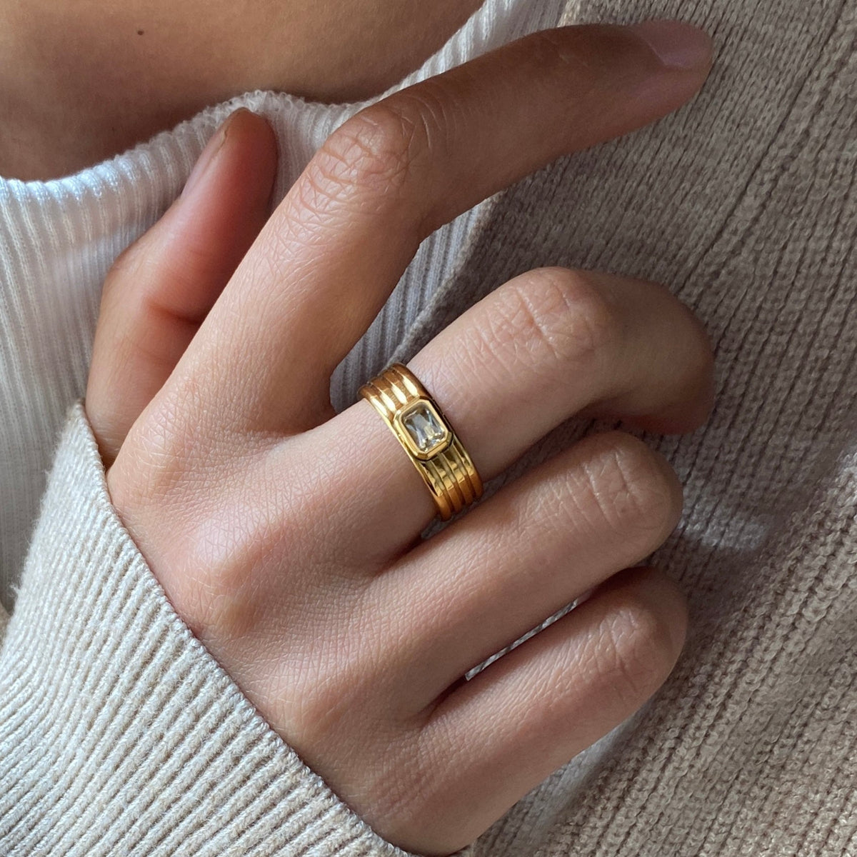 Crystal Ribbed Ring, waterproof 18k gold-plated stainless steel