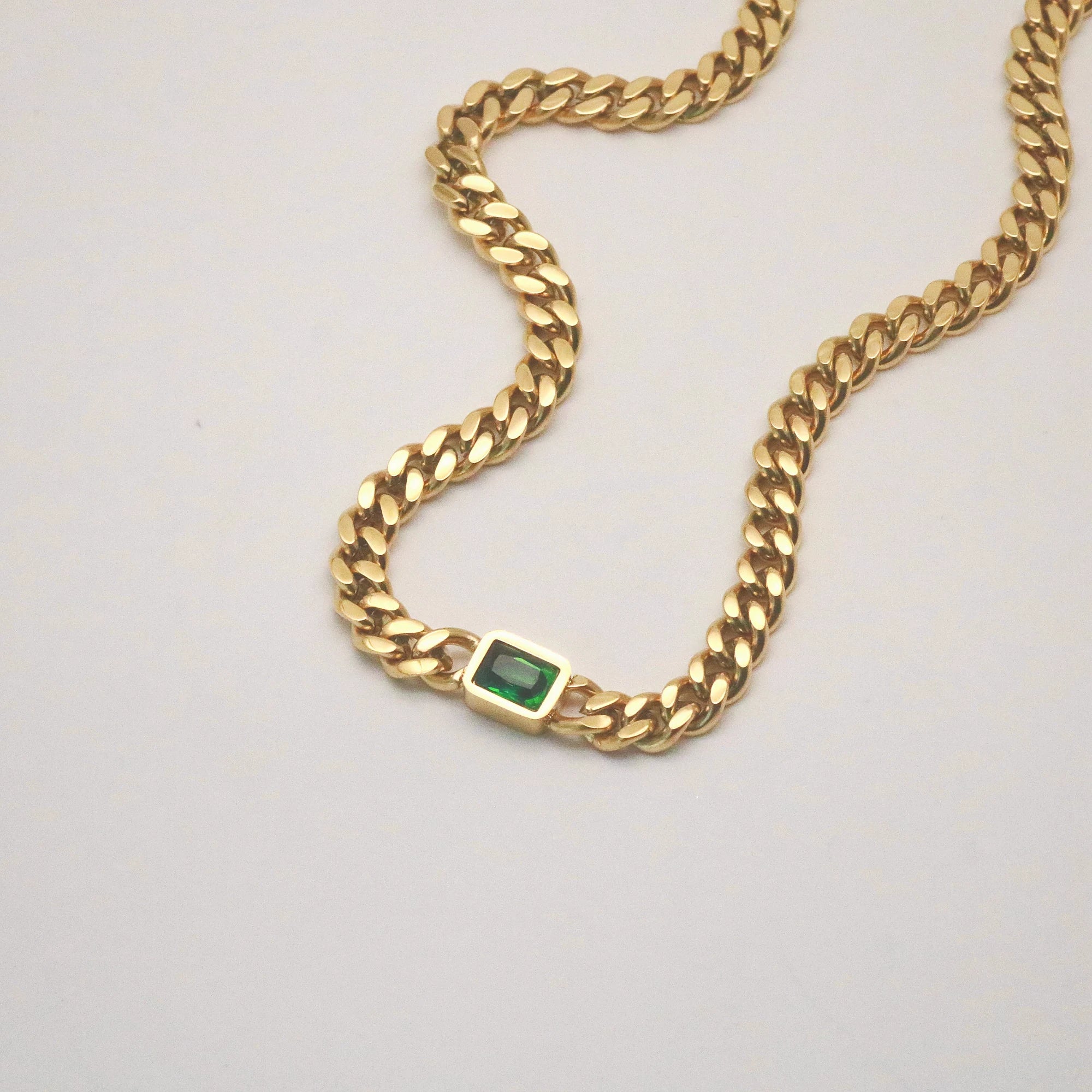 Green gem curb chain necklace