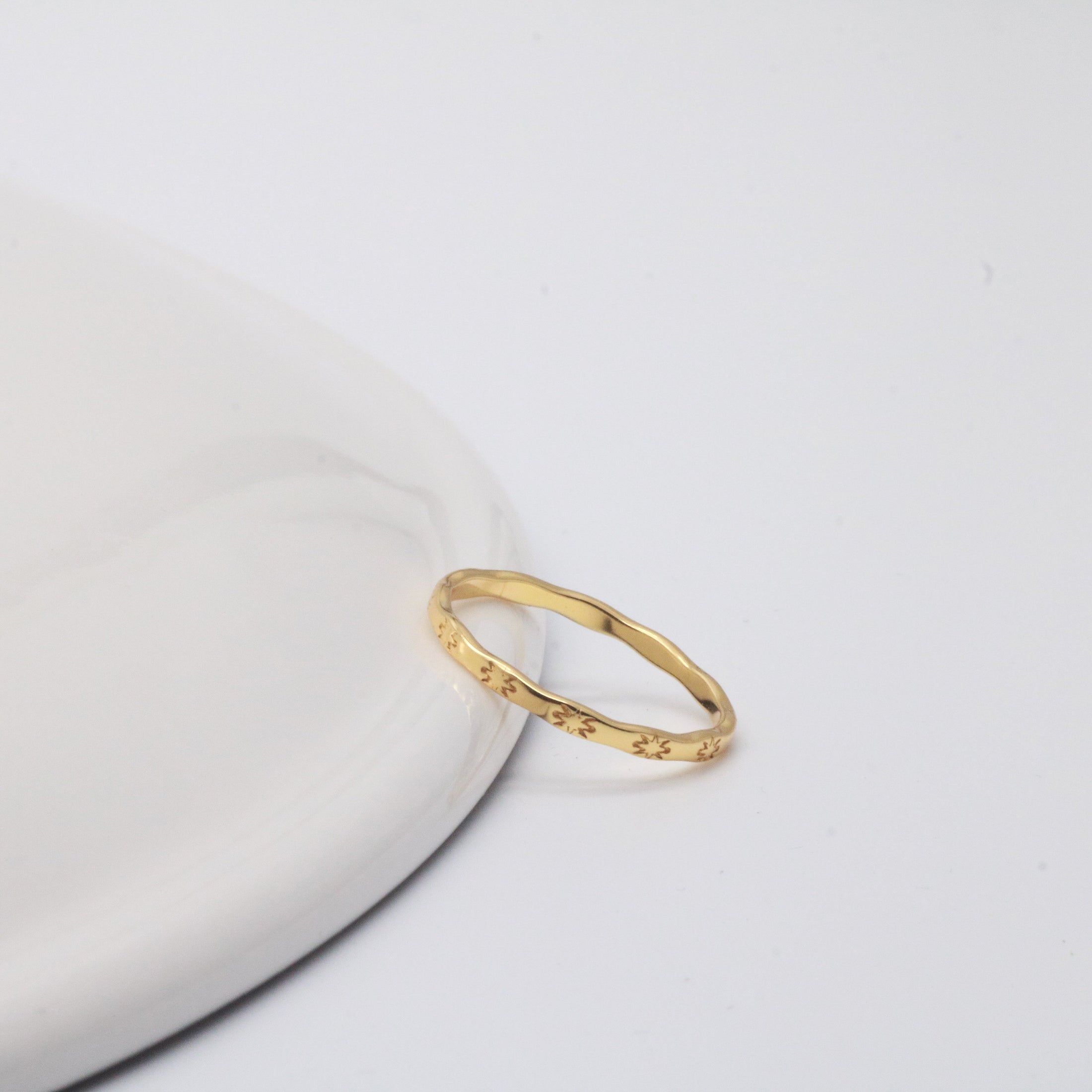 Sun loop ring