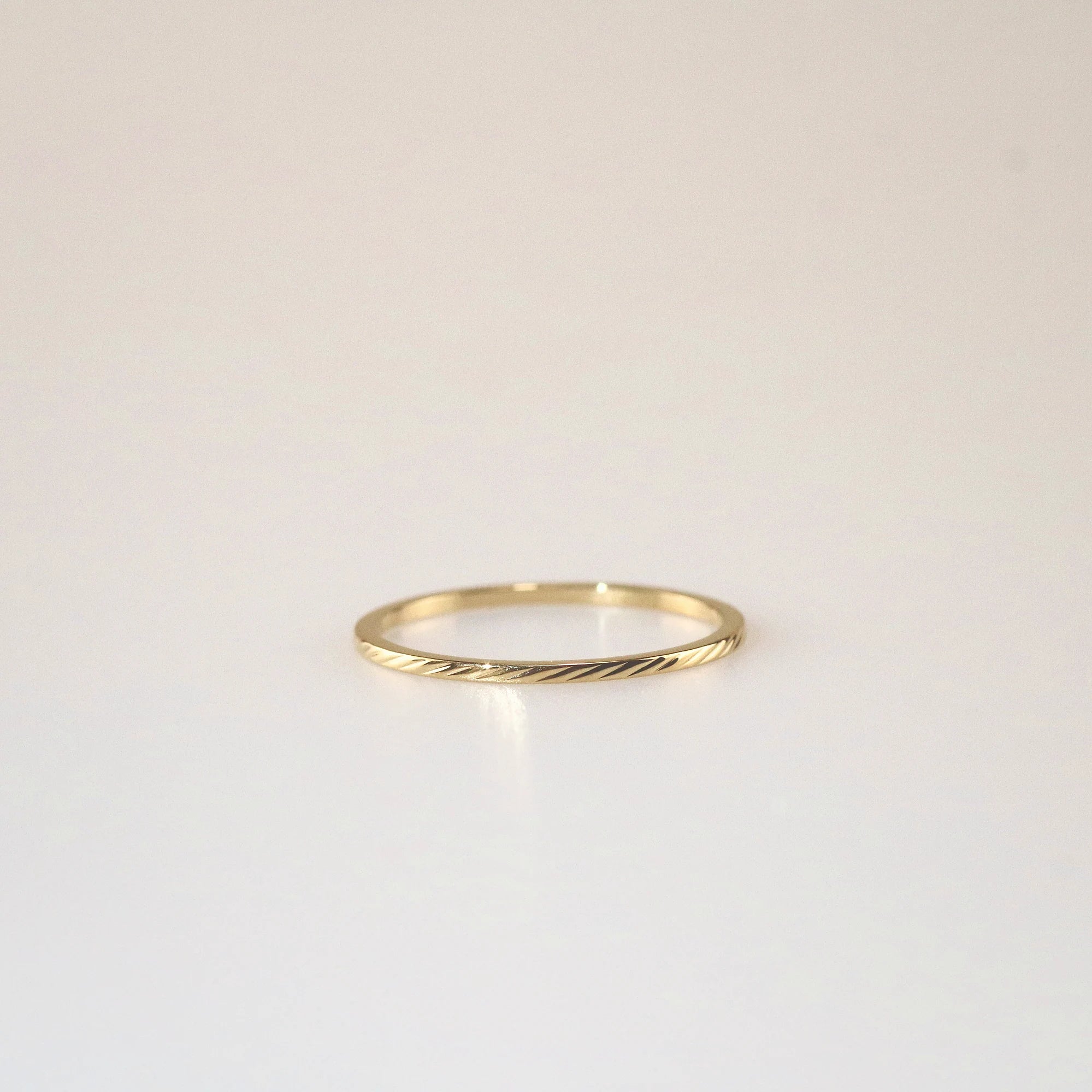 Meideya Jewelry Herringbone Slim Band Ring