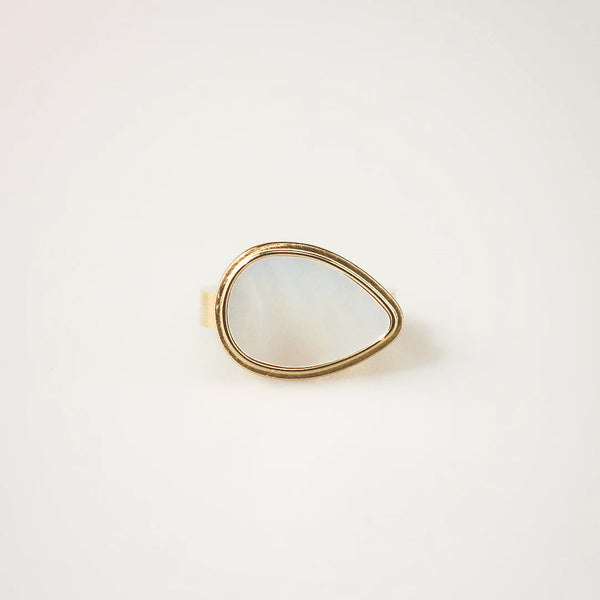 Mother of Pearl Statement Signet Ring – Waterproof 18K Gold