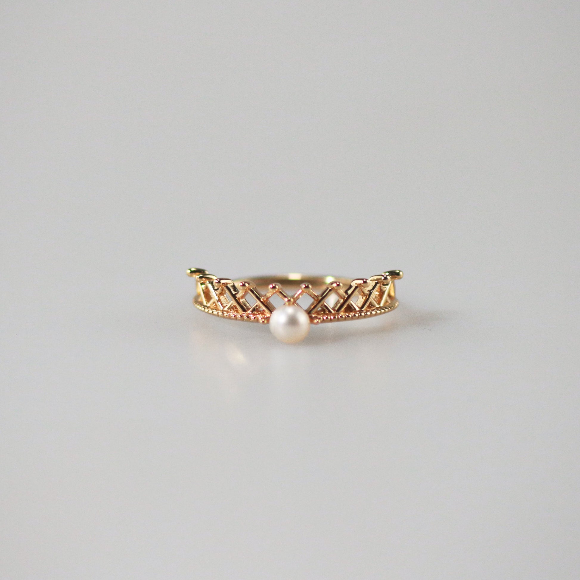 Pearl crown ring