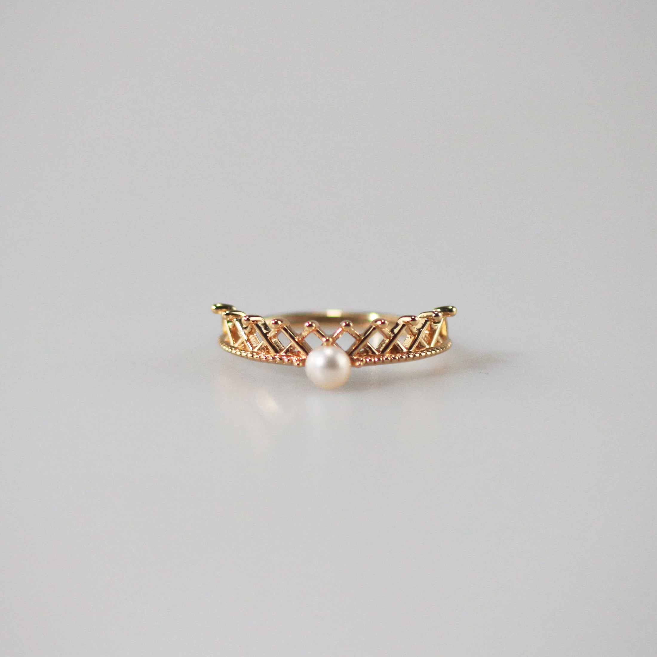 Pearl crown ring