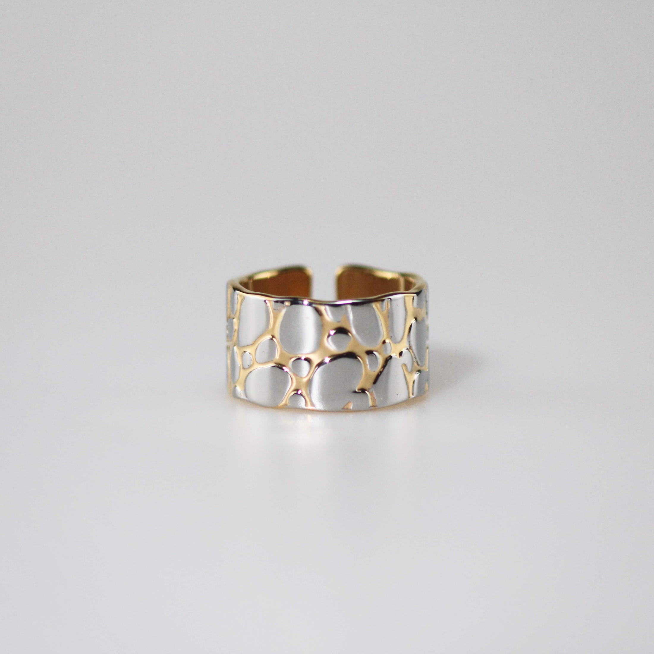 Waterproof Tarnish-Free Pebble Statement Band Ring, 18k gold-plated stainless steel
