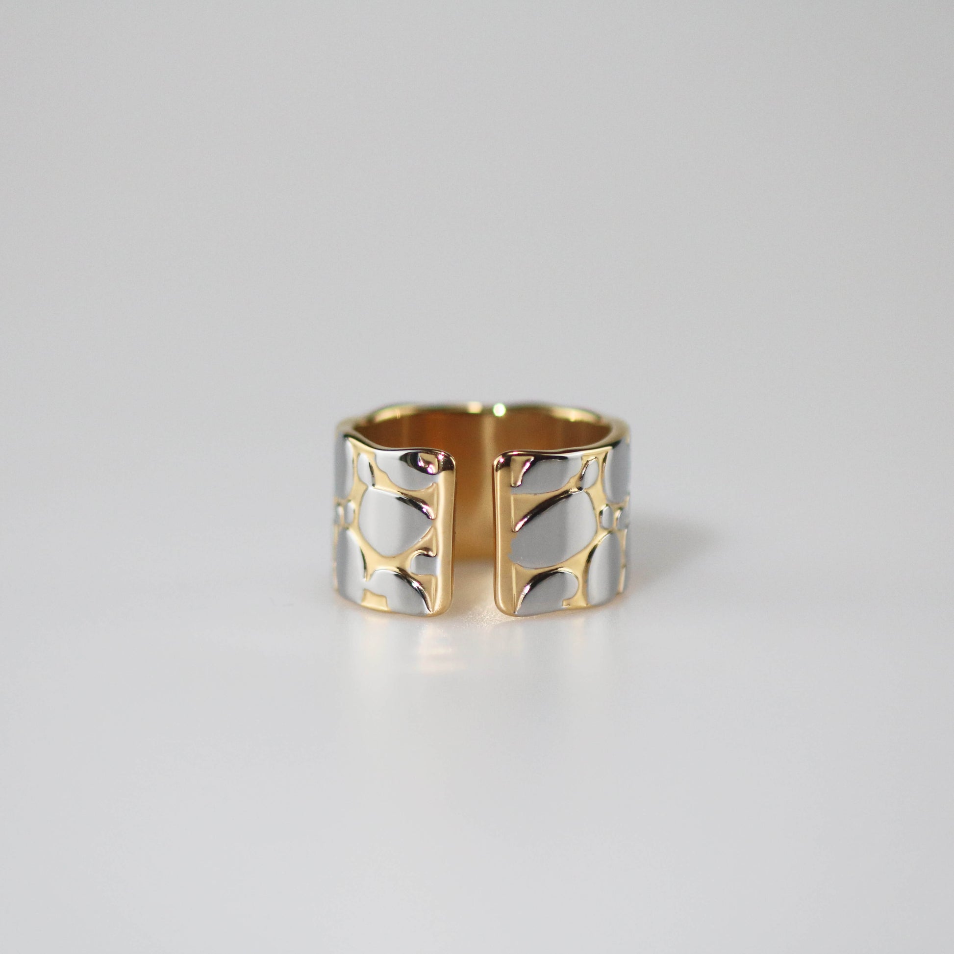 Waterproof Tarnish-Free Pebble Statement Band Ring, 18k gold-plated stainless steel