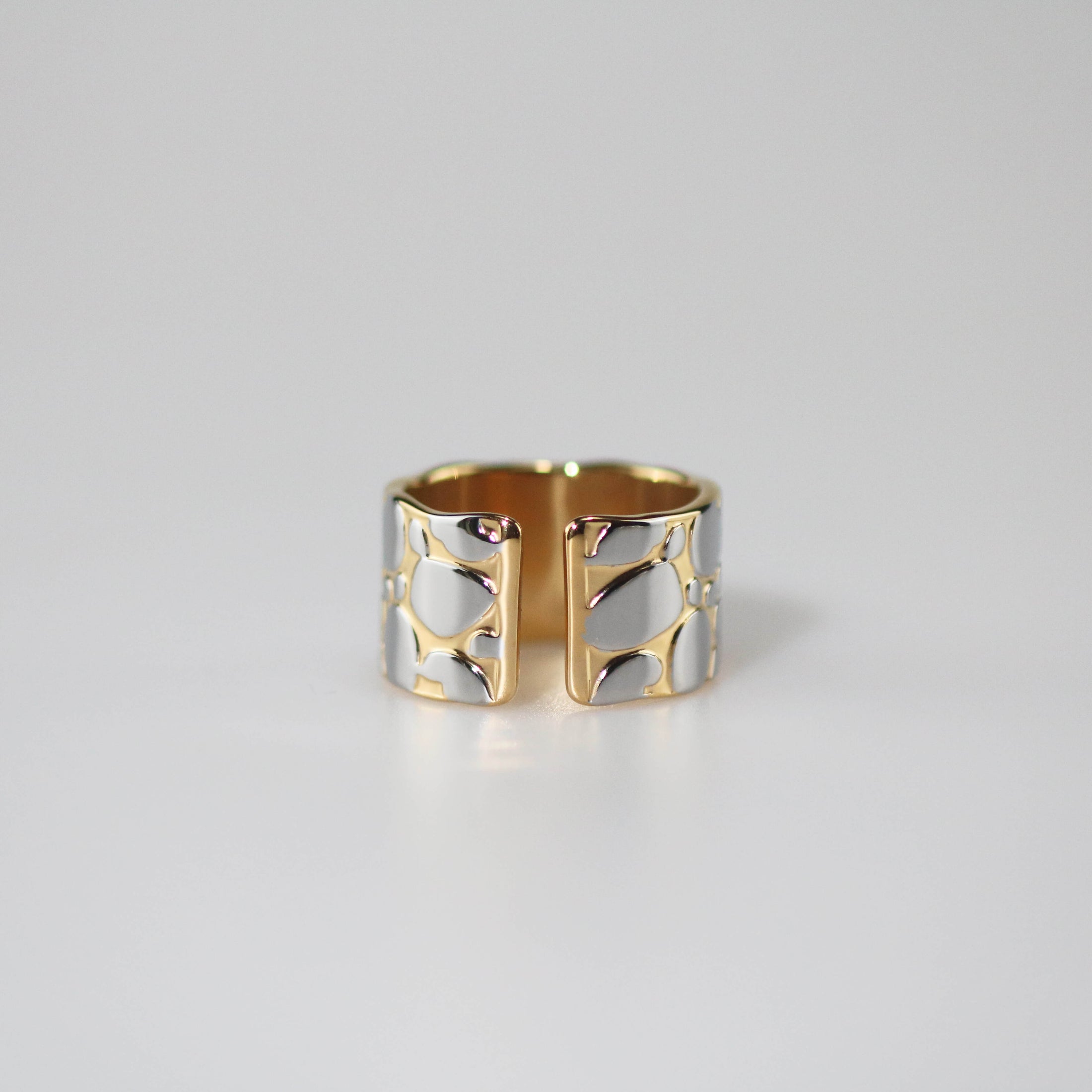 Waterproof Tarnish-Free Pebble Statement Band Ring, 18k gold-plated stainless steel
