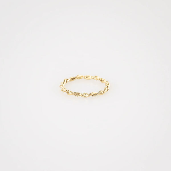 Dainty Rope Twist Ring – 18k Gold Plated Stainless Steel