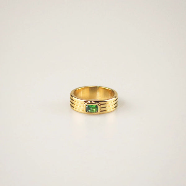 Green Stone Ribbed Ring – Waterproof Gold Tone Ring