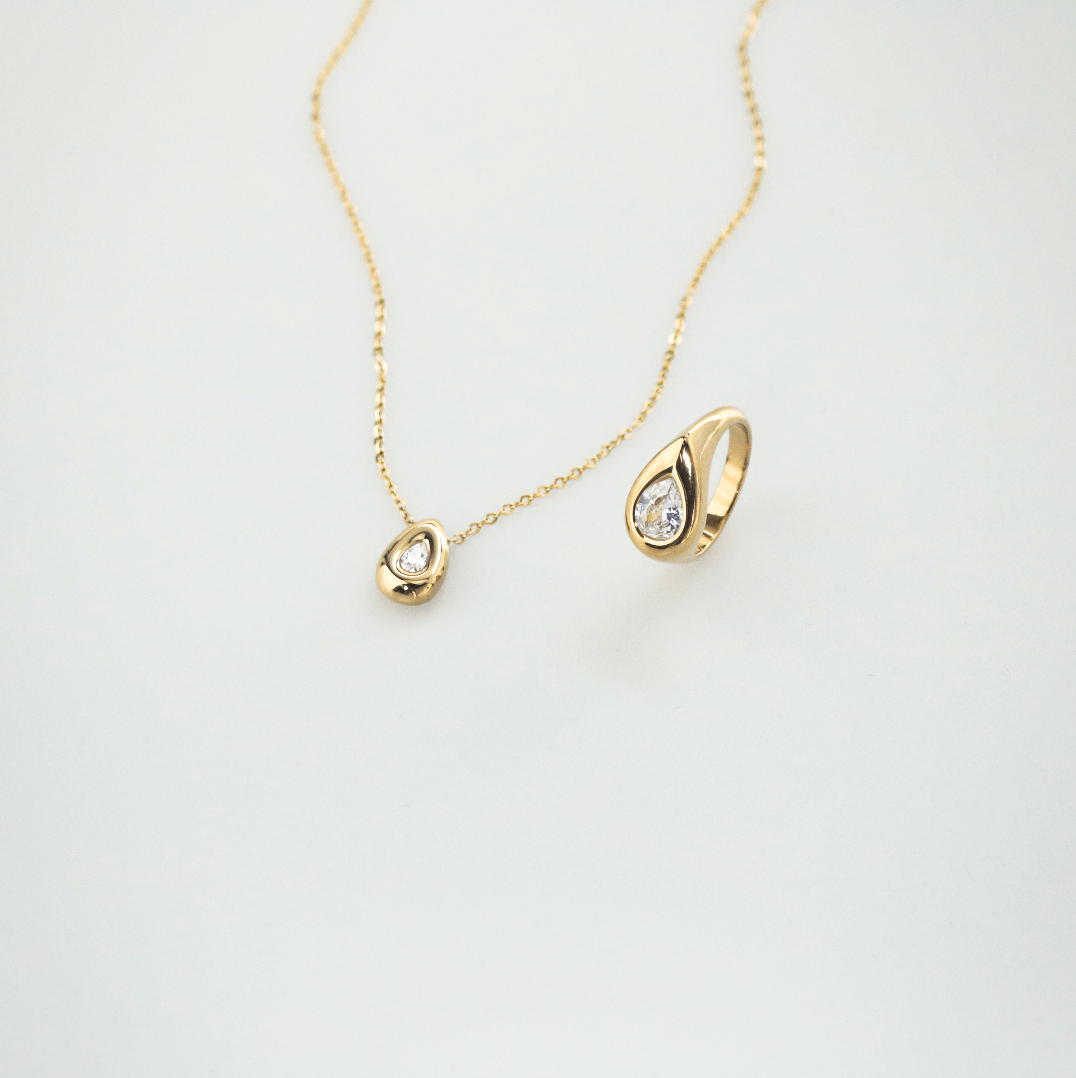 Meideya Pear Bezel Teardrop Necklace, waterproof 18k gold-plated stainless steel