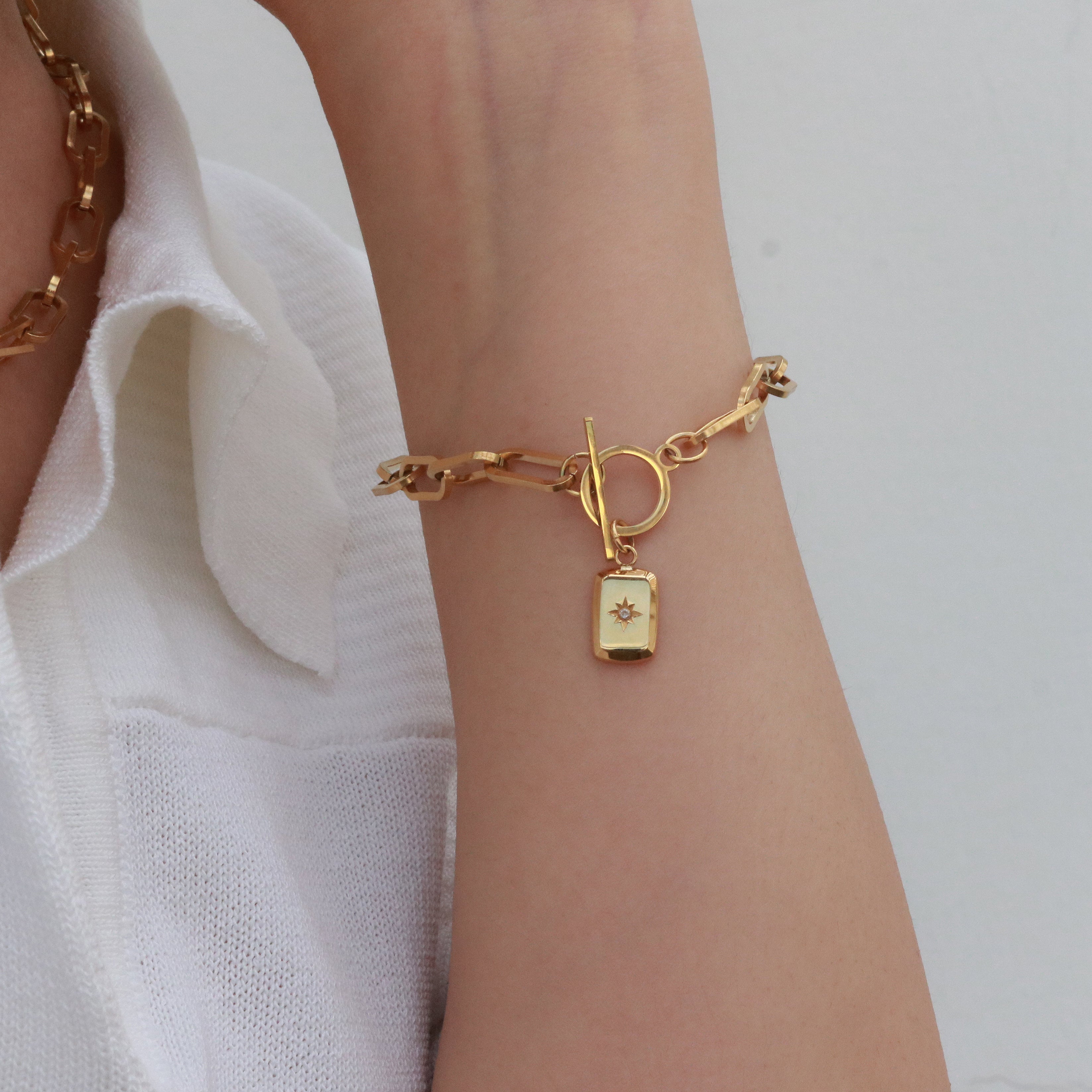 Starburst pendant link chain toggle bracelet