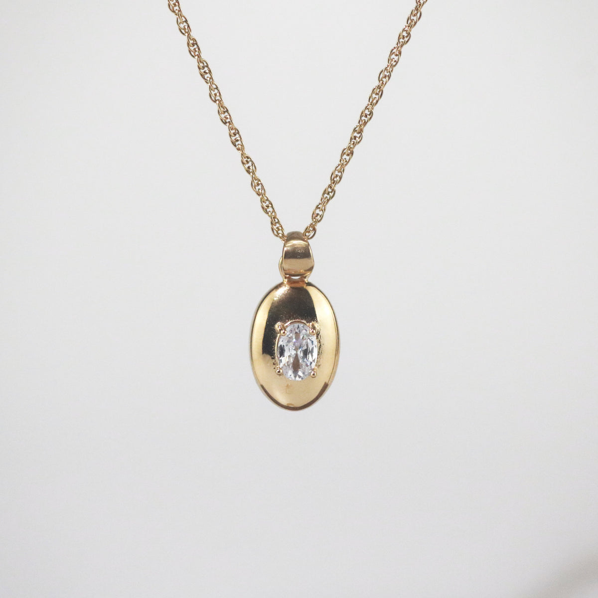 Oval Pendant Necklace, waterproof 18k gold-plated stainless steel
