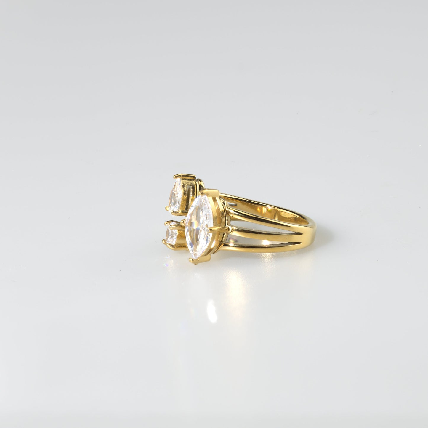 Toi et Moi Cluster Ring — Asymmetric CZ Stack