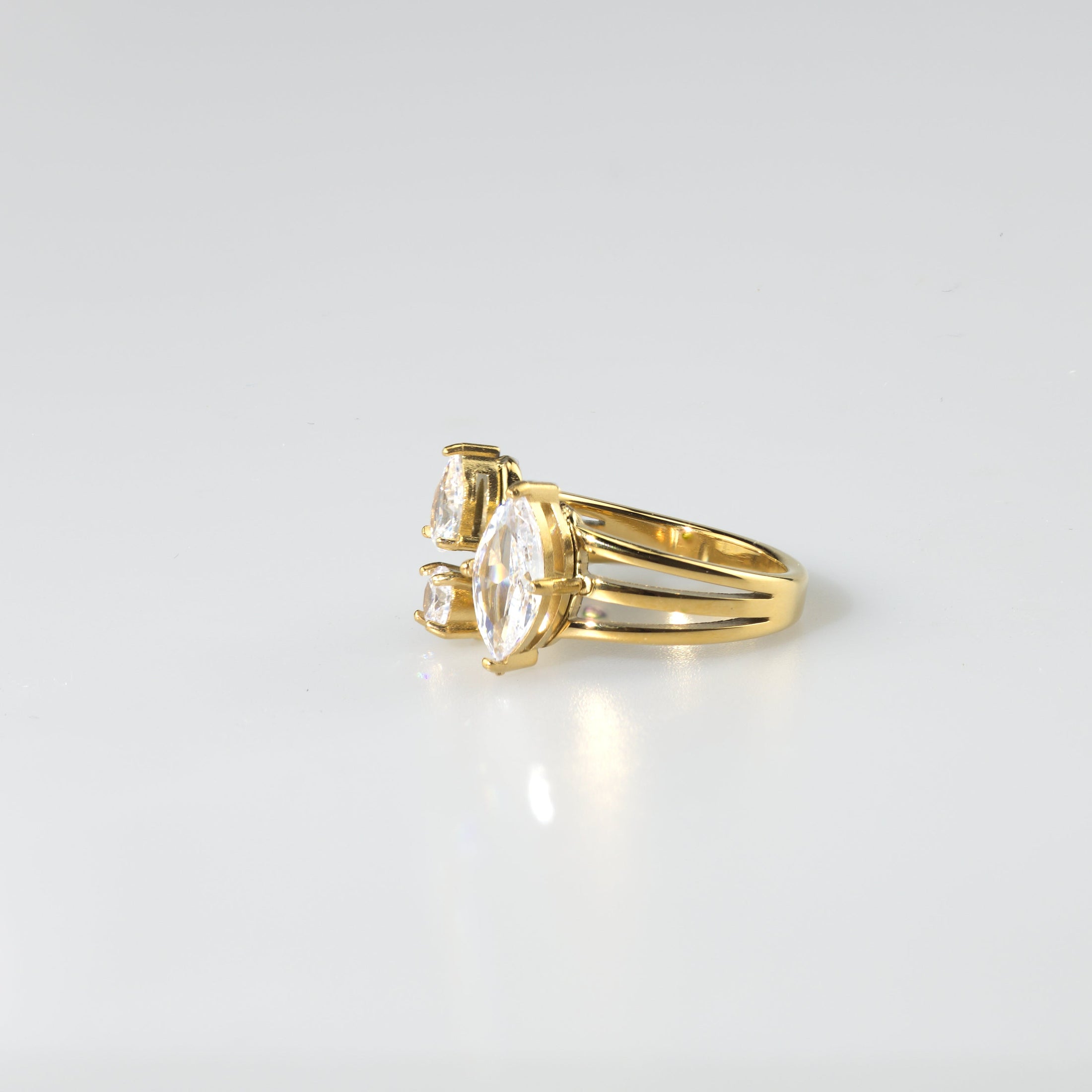 Toi et Moi Cluster Ring