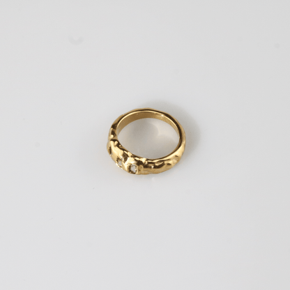 Triple Stone Hammered -Ring 