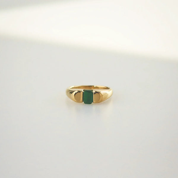 Waterproof Gold Emerald Signet Ring – Minimalist Vintage Style