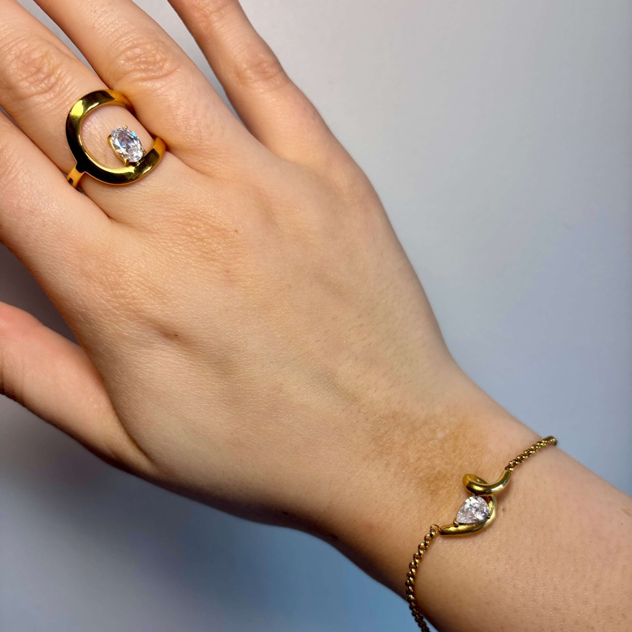 Teardrop Curve Bracelet, waterproof 18k gold-plated stainless steel