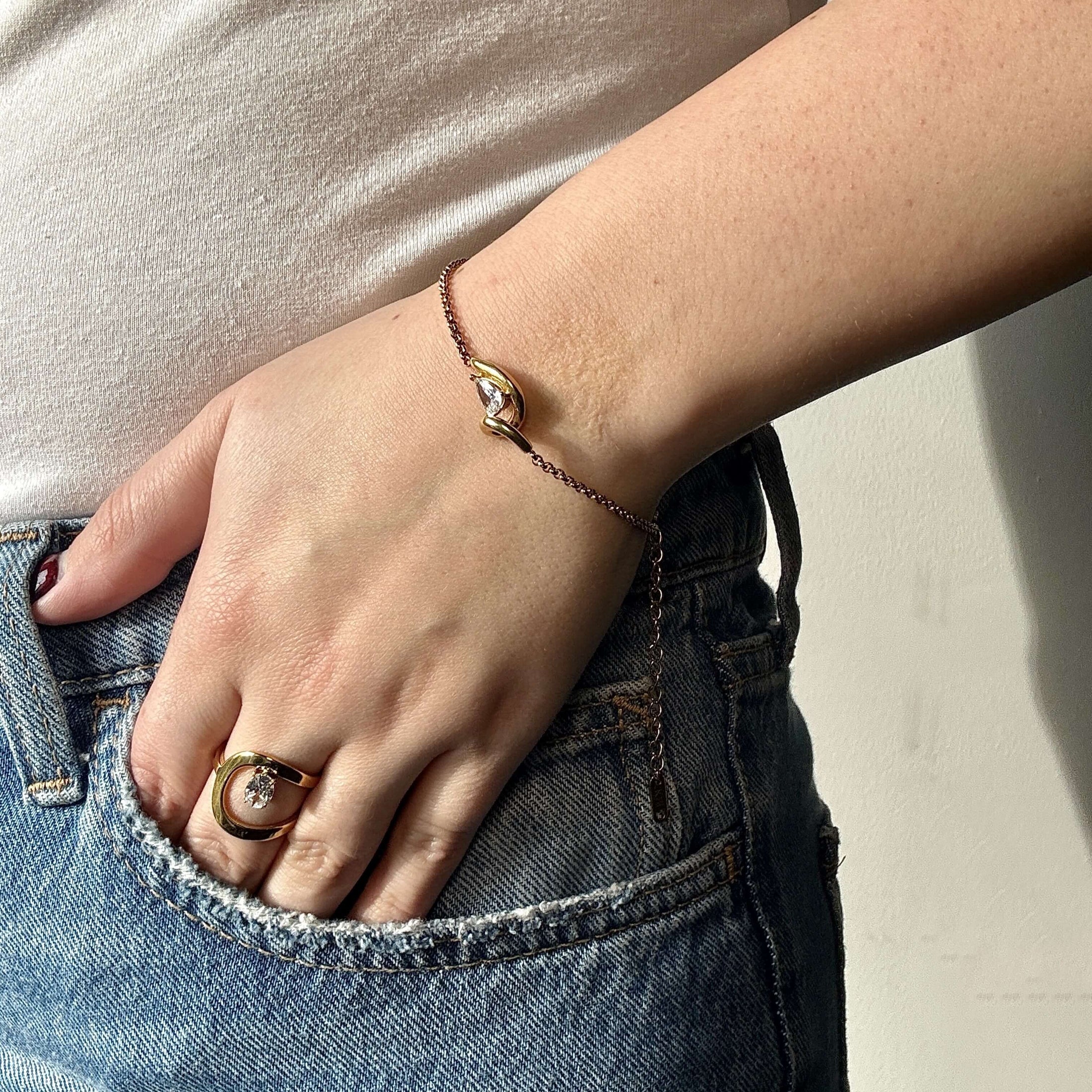 Teardrop Curve Bracelet, waterproof 18k gold-plated stainless steel