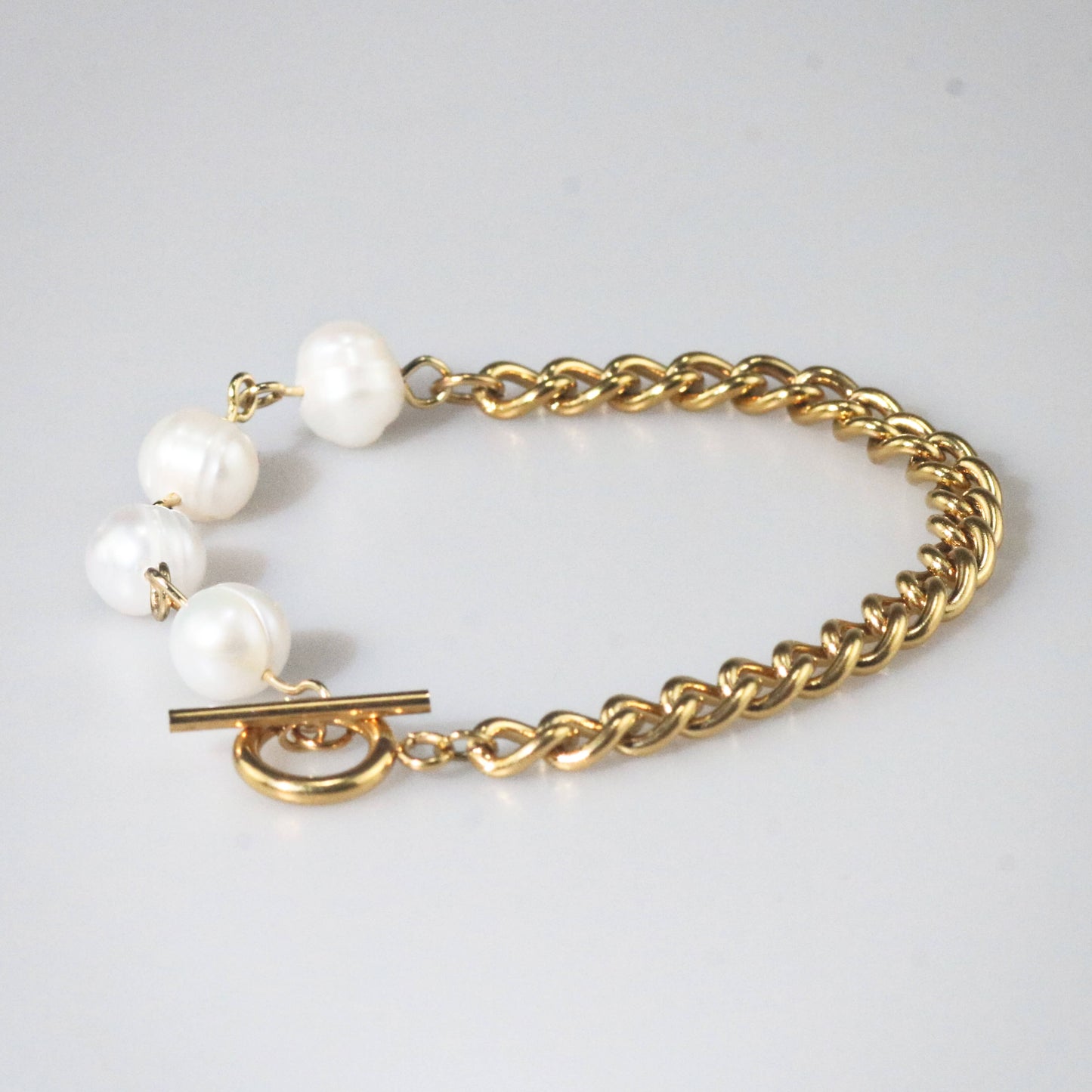 Pearl and gold chain toggle bracelet