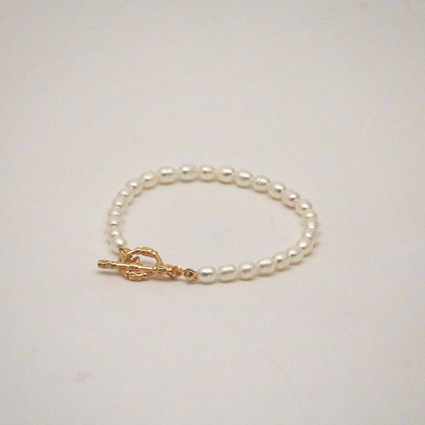 Pearl Toggle Bracelet – Gold Plated Everyday Jewelry