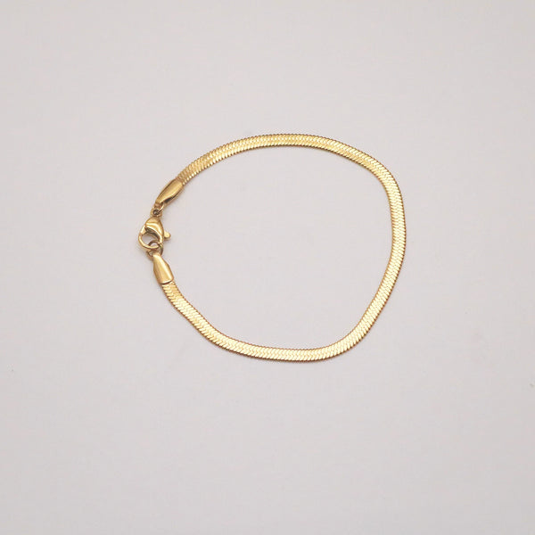 Greta Herringbone Bracelet – 18k Gold Plated Stainless Steel