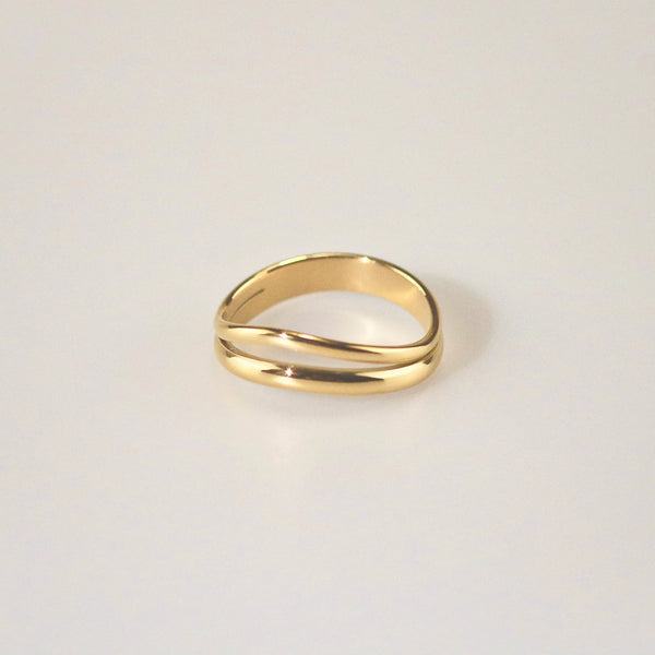Waterproof Gold Wave Ring – Split Shank 316L Stainless Steel