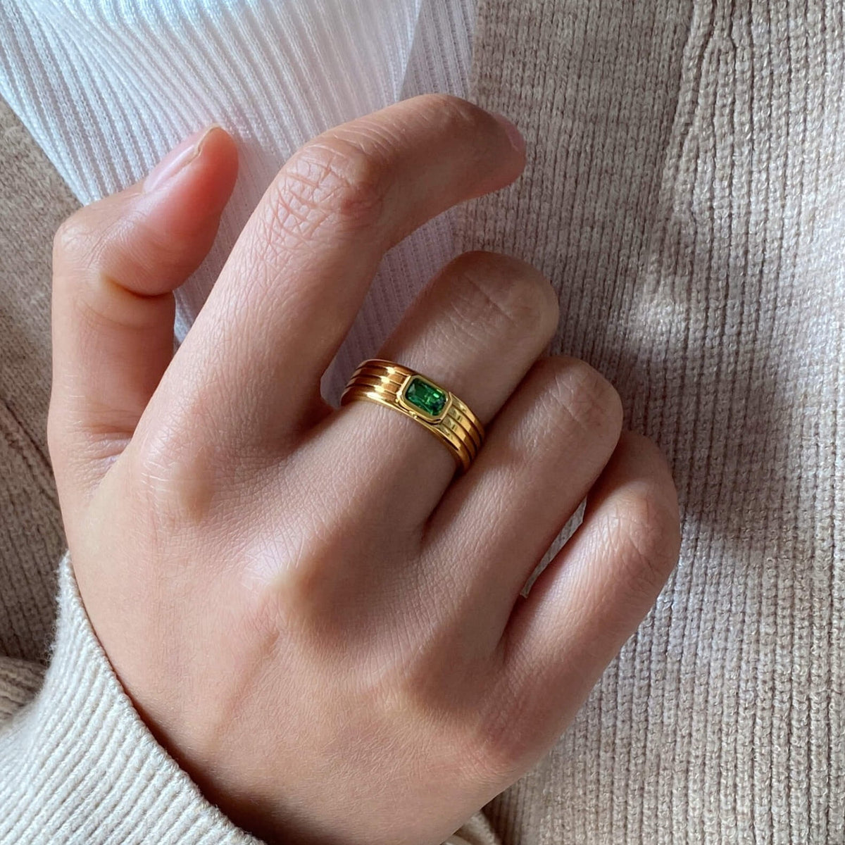 Green Stone Ribbed Ring, waterproof 18k gold-plated stainless steel