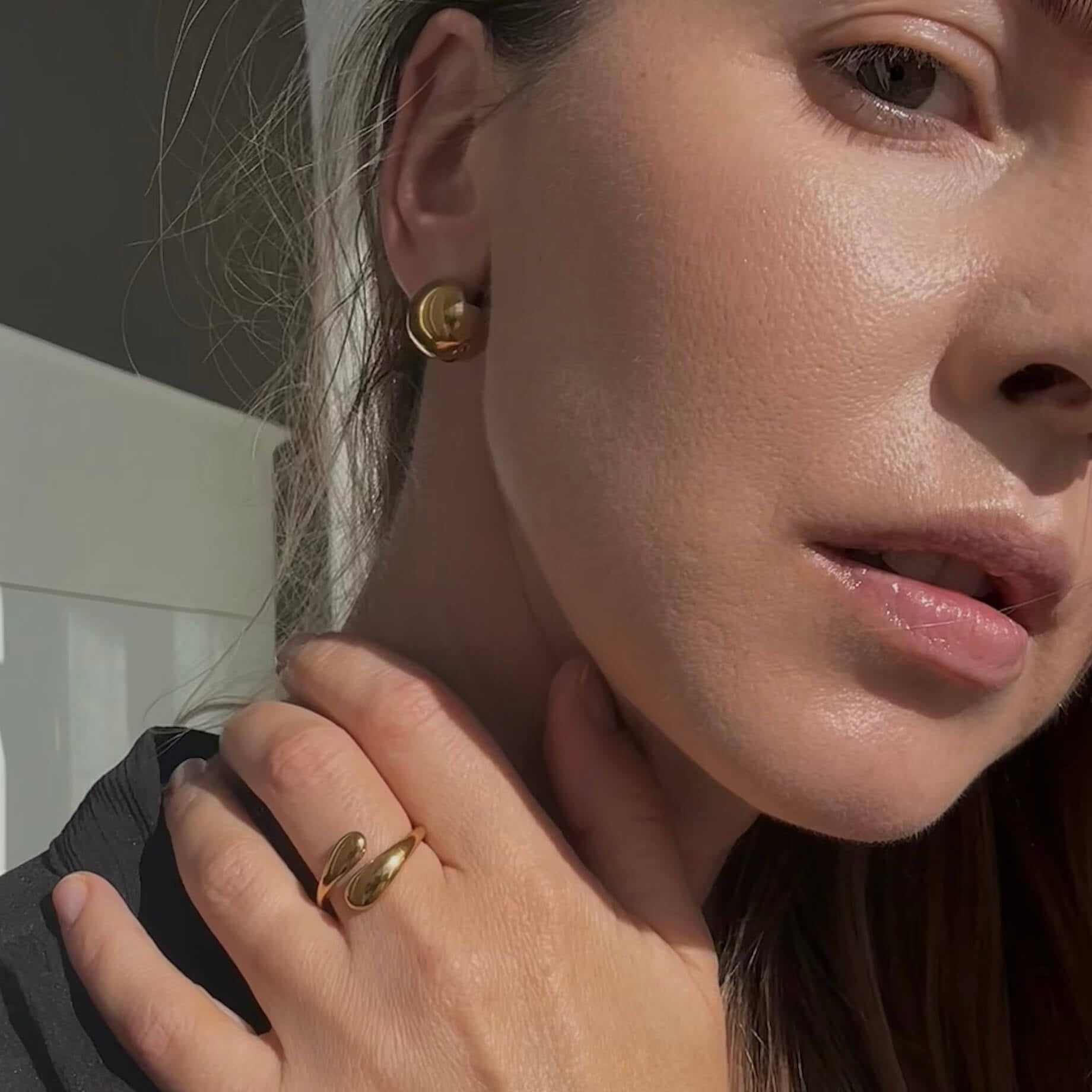Waterproof Tarnish-Free Hug Ring, 18k gold-plated stainless steel