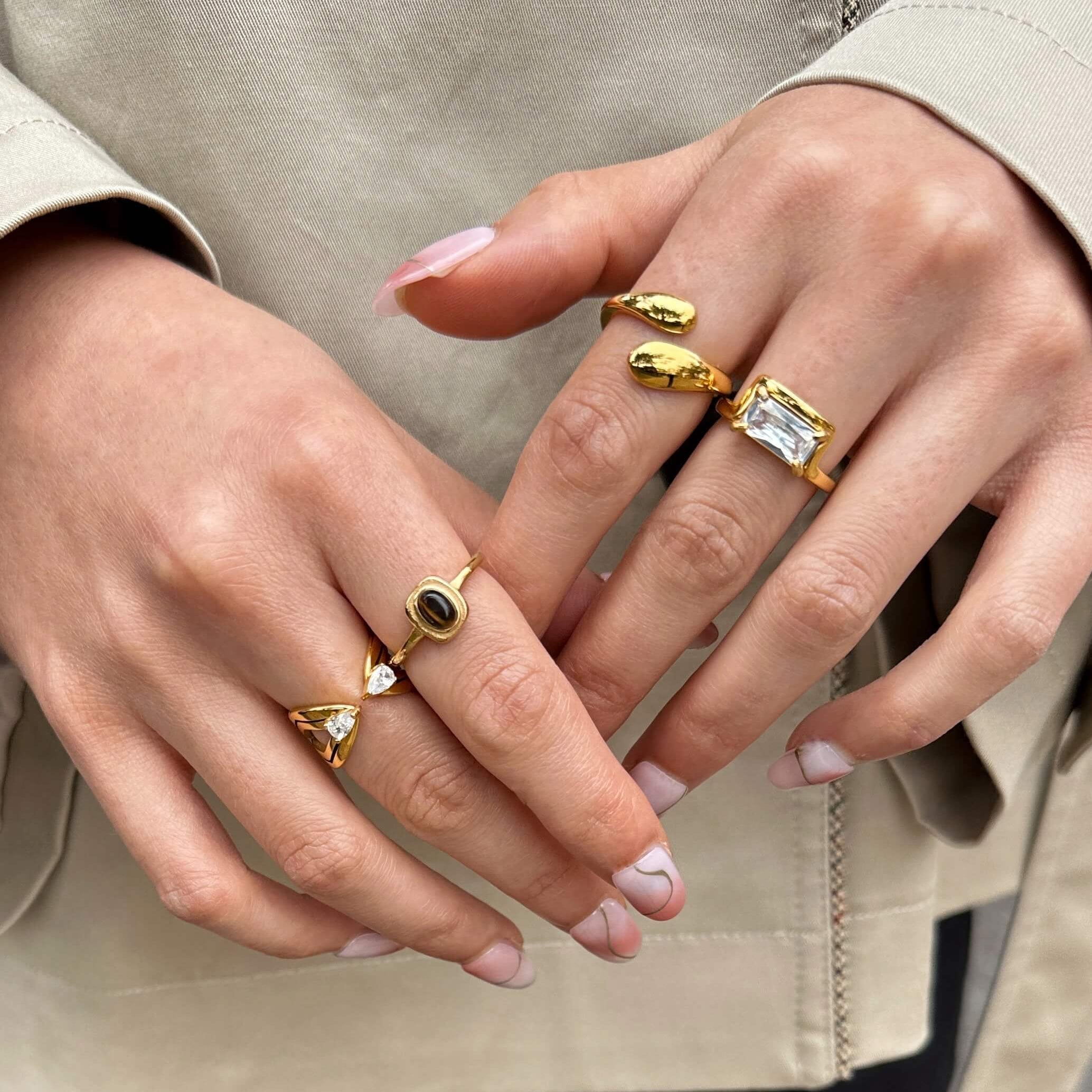 Tearlight Hug Ring, waterproof 18k gold-plated stainless steel