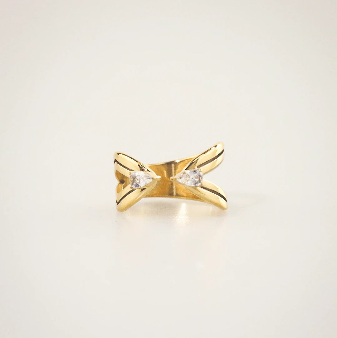 hug ring gold