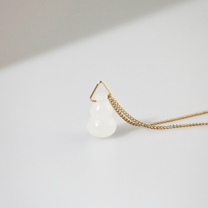 White jade gourd necklace