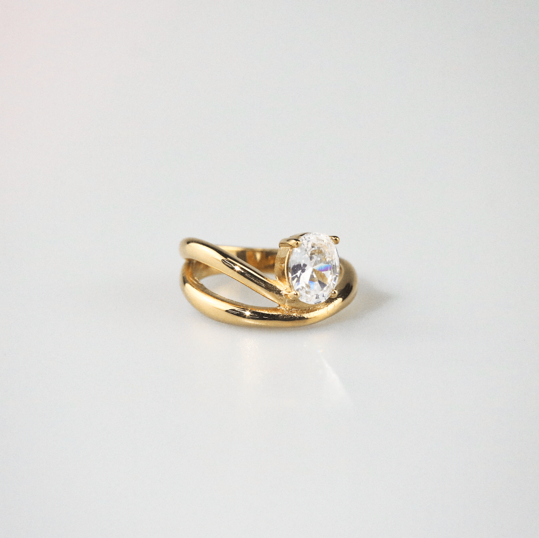 Solitaire Unite Curve Ring