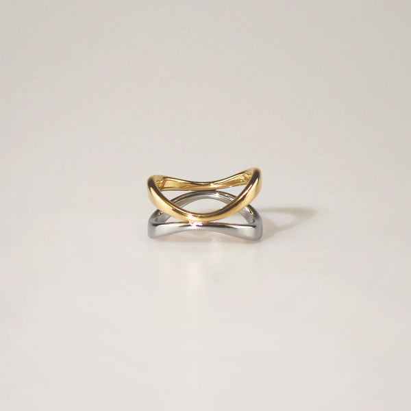 Mixed Harmony Ring – 18k Gold & Silver Interlocking Band